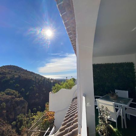 Mirador De La Axarquia Apartment Фригиляна Екстериор снимка