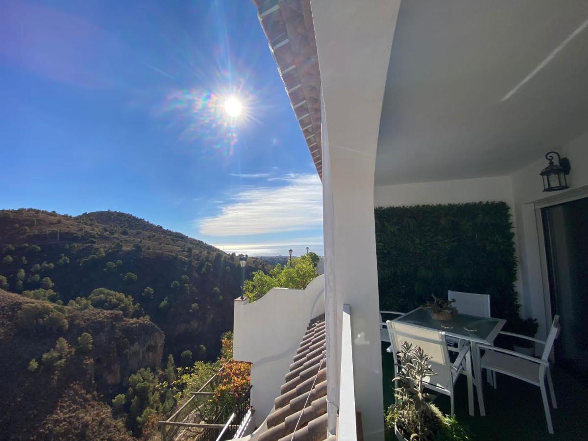 Mirador De La Axarquia Apartment Фригиляна Екстериор снимка